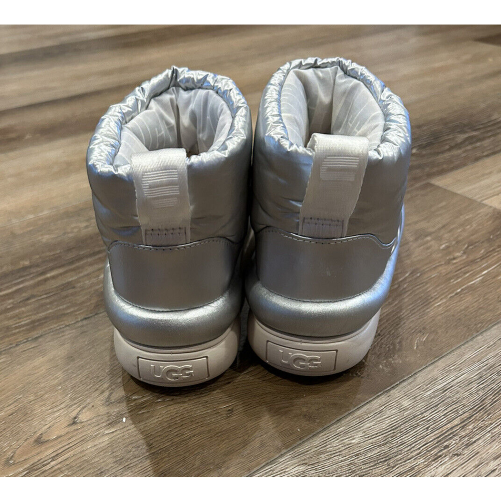 UGG CLASSIC MAXI MINI METALLIC SILVER SHEARLING WOMEN'S BOOTS SIze 5 - Picture 3 of 4